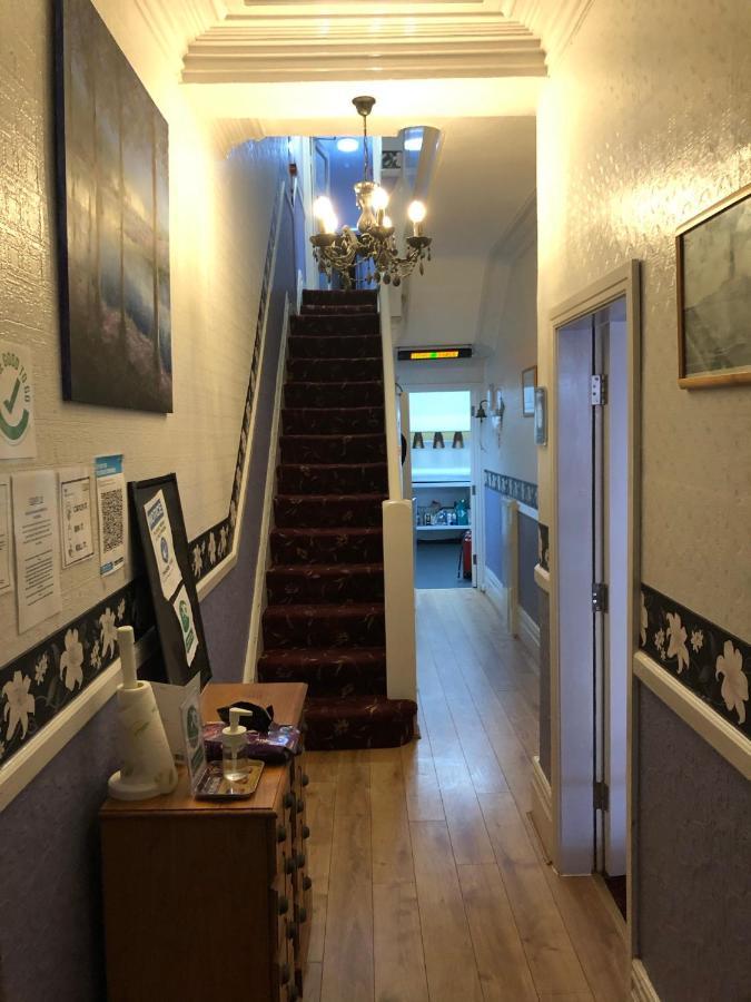 Ultimate Family Guest House 블랙풀 외부 사진